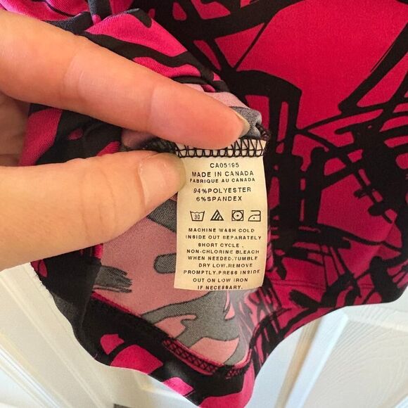 Travel Elegance Abstract Print Ruched Chest Sleeveless Blouse Black Pink Large - Picture 8 of 8